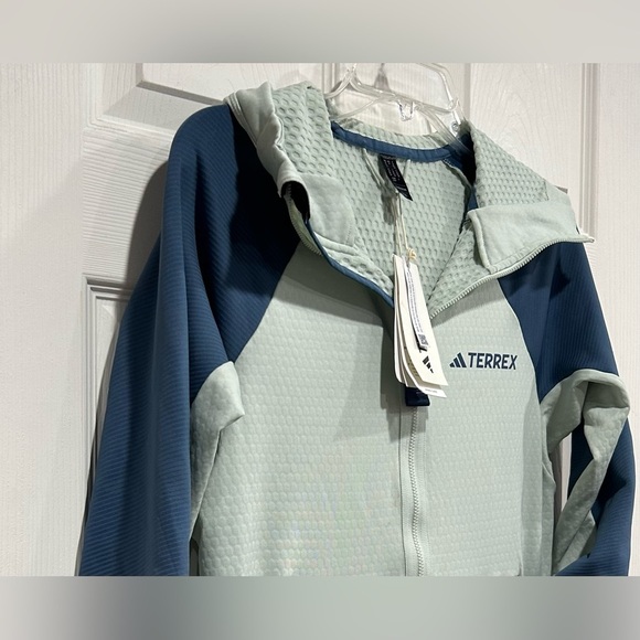 adidas Women's M Medium Terrex Tech Fleece Hooded Jacket NWT Blue Light Green - Picture 2 of 16